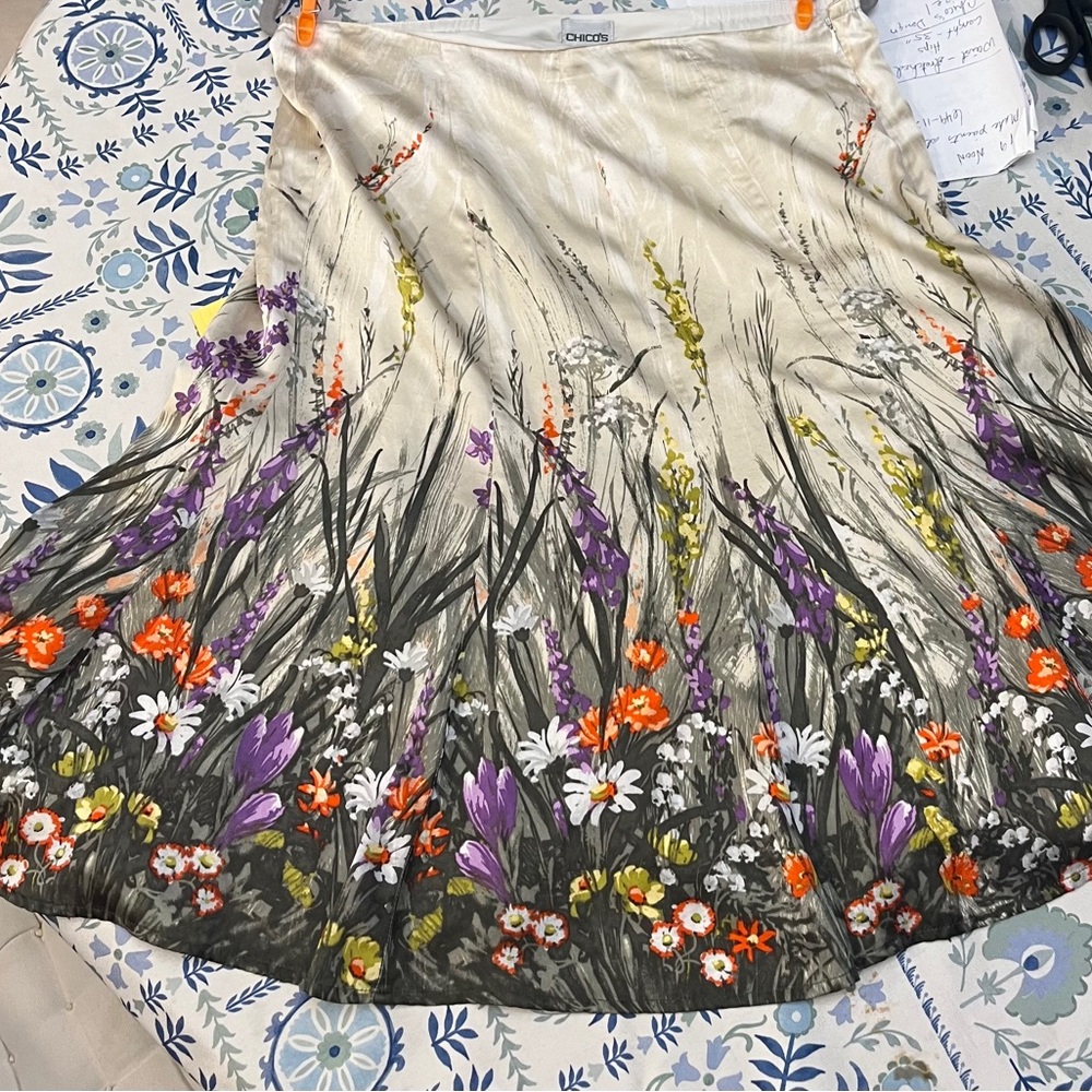 Chico's Silk blend Cream Floral A-Line Skirt, size 1, excellent pre-owned lovely - Picture 12 of 14